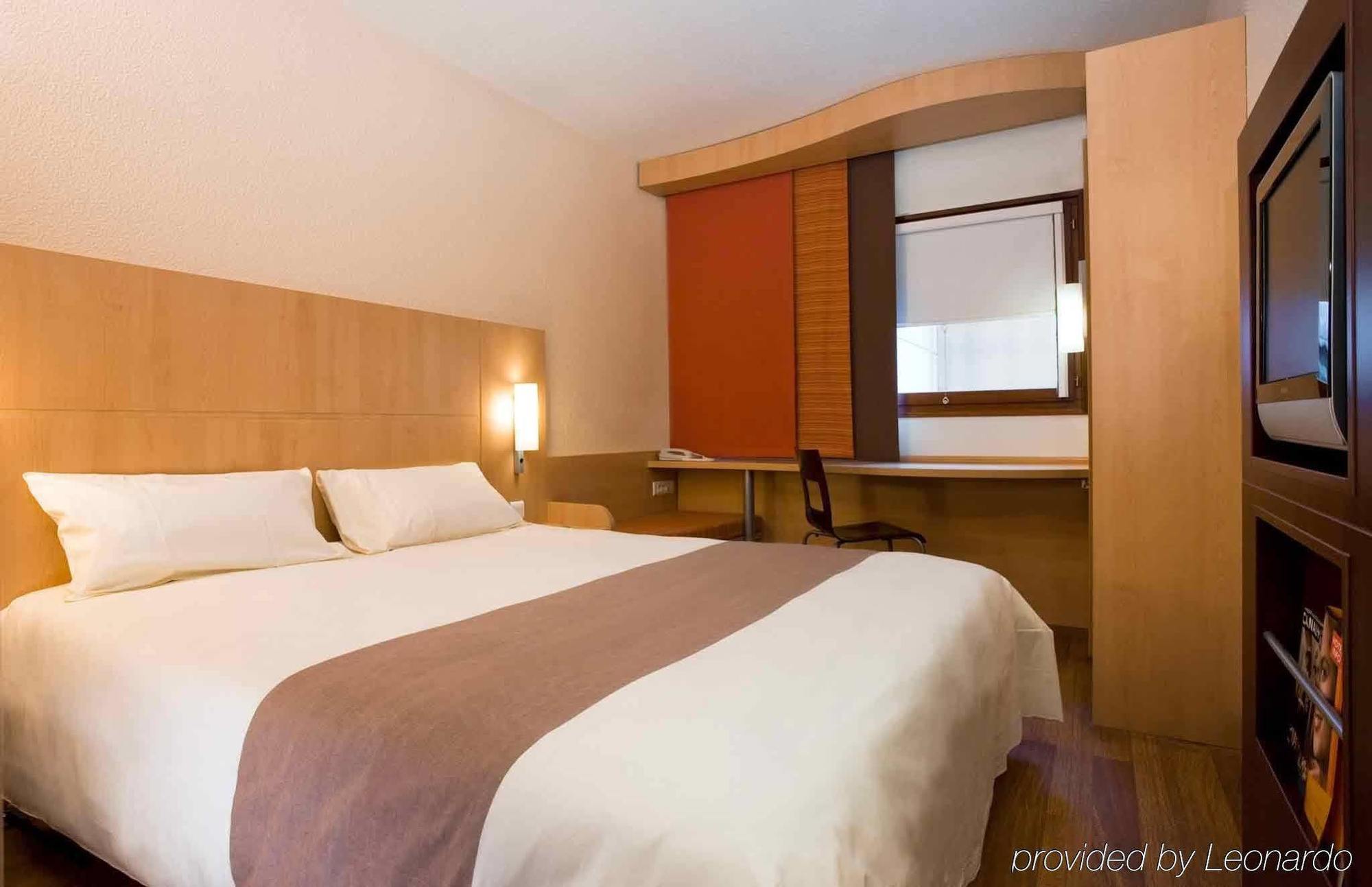 Ibis Nanterre La Defense Exterior foto